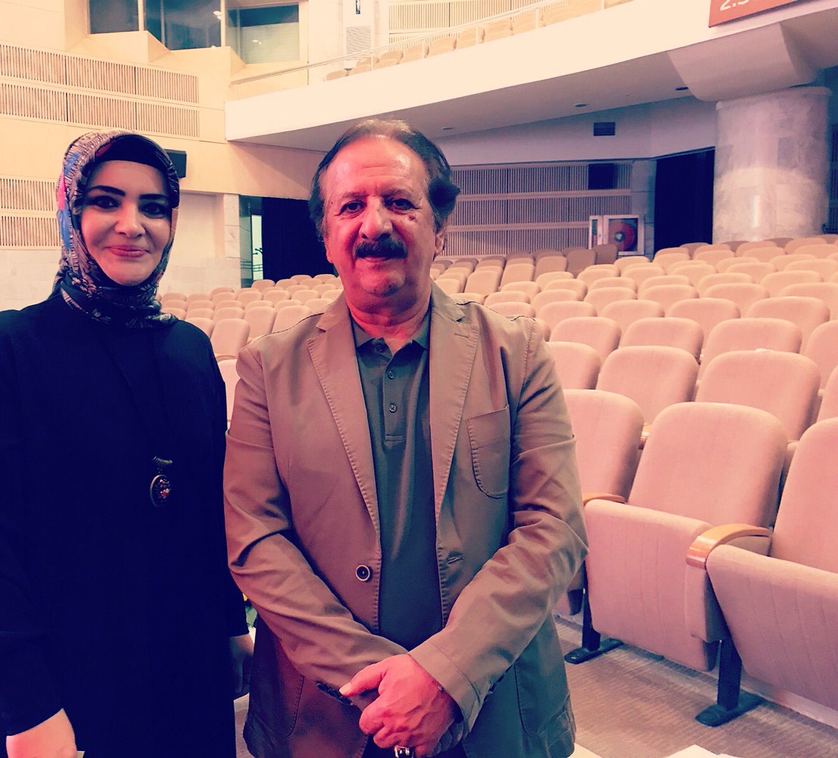 NurayKayacan's tweet photo. Dünya çapında duruşu, kimliği ve eserleri ile en beğendiği yönetmenle tanışma ve sohbet etme imkanı kaç kişiye nasip olur? Hamdolsun..
@sufisinema
İyi ki sinema iyi ki sanat var!
#mecitmecidi #filmmaker #cinema #aynadakisensin #Sufisin https://t.co/pWqIfdSs8R