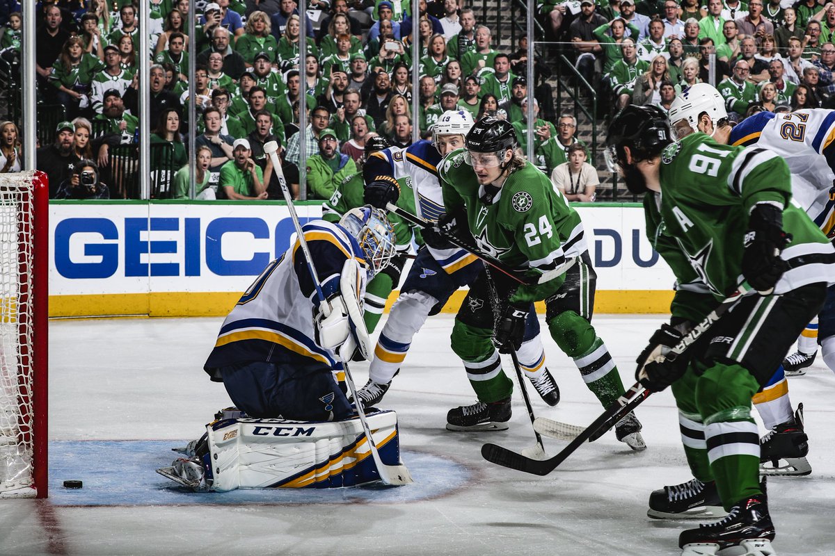 DallasStars's tweet photo. Right before the arena went crazy. #GoStars https://t.co/scPpTKpPt9