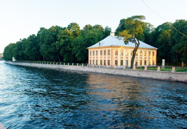InsidersRussian's tweet photo. 👉 The Summer Garden is a park ensemble established in XVIII century &amp; located in the very center of St Petersburg 
👉 It was laid out in 1704, just 1 year after the city was founded
👉 There are more than 250 marble sculptures in the park 
#saintpetersburg #traveltorussia https://t.co/Zt1F7F6YYX