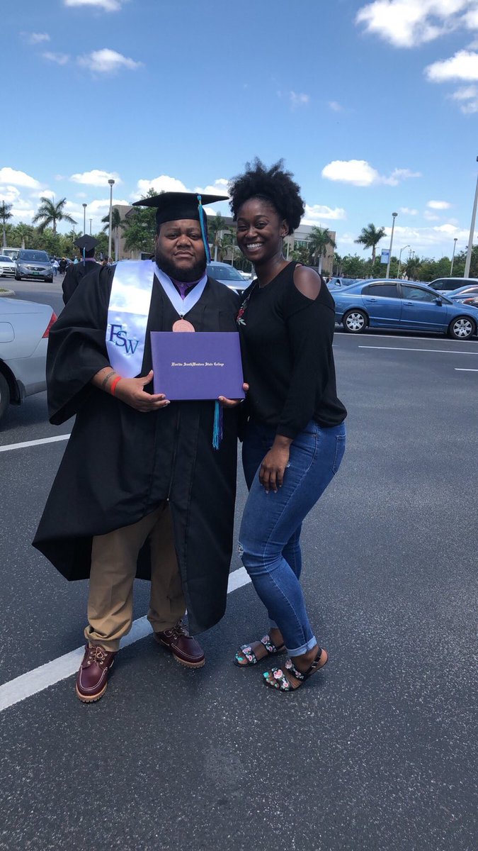 DaNapKing's tweet photo. 365 days ago bih!! @Dasia_Diamond #GraduateStatus https://t.co/h7FntNp5RM