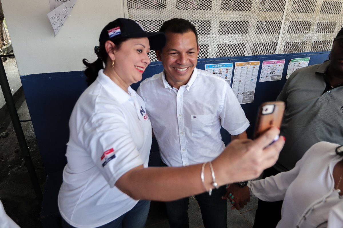 romuloroux's tweet photo. ¡Todos quieren que lo bueno vuelva! ¡Se suman de todos lados! #Vota5 https://t.co/l2S00ybt5j