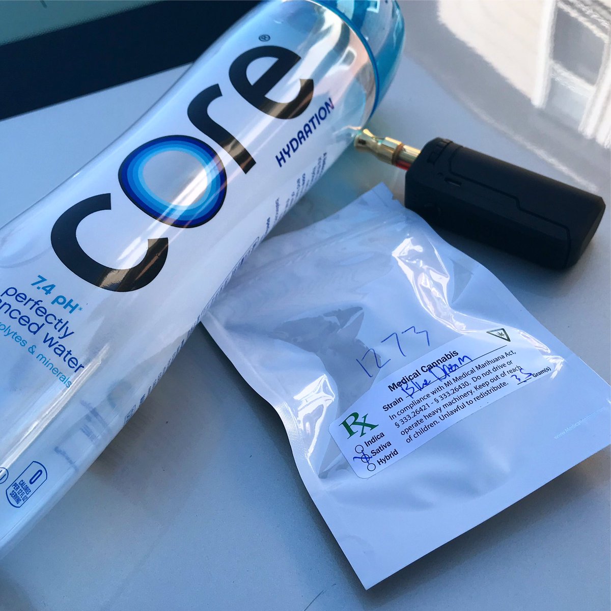 Blue dreaming on this beautiful day! #HappySunday 😁 
.

#cannabis #weed #dank #growing #organic #cbd #wax #marijuana #cannabiscommunity #thc #stoner #cannabisculture #kush #smoke #indica #sativa #life #highlife #dank #high #dabs #medicalmarijuana #bud #joint #core #ad #hydration