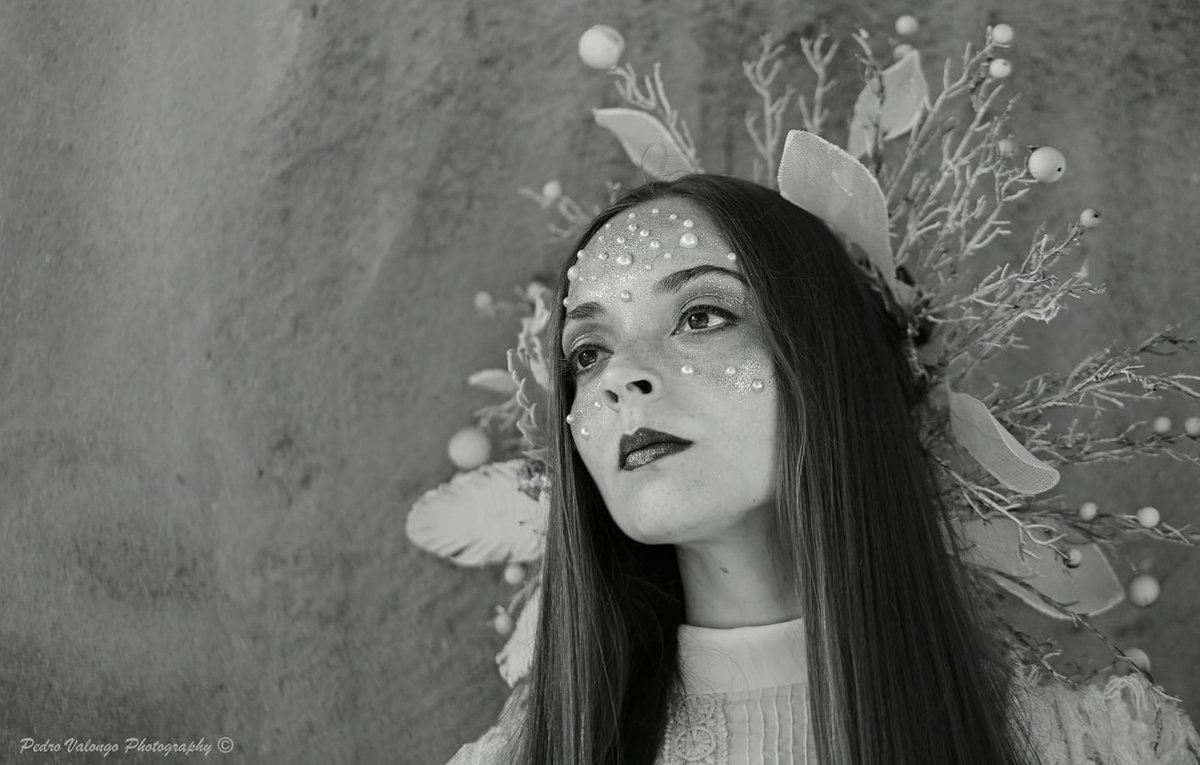diana_therose's tweet photo. #Model: #DianaRosa
#Photography: #PedroValongo
Production, styling and props: #AnaLuar
MUA: #AndreiaCarvalhais
Full set: https://t.co/5W7OsewHfh
#modeling #portrait #fantasy #beautiful #darkbeauty #enchanted #alternativemodel #blackandwhite #headdress #headpiece #fantasymodel https://t.co/F6hGr9Y0JM