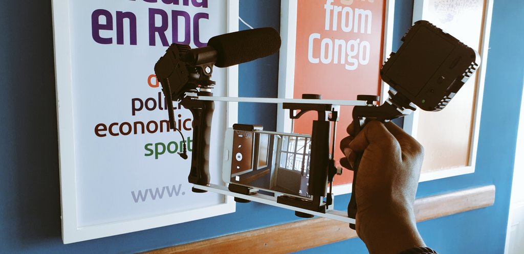 GroupLeopards's tweet photo. Le groupe est à la recherche de journalistes/reporters spécialisés dans le Sport, l'Economie, l'Environnement et la Santé à Kinshasa.  Priere de rapidement contacter nos services au +243810111139 (Whatsapp) ou par DM, ou même par email à medias@leopards.group #RDC https://t.co/dzhRKsNOah