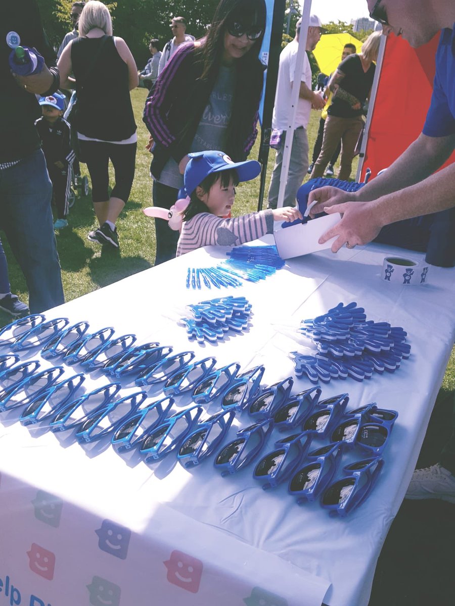 Team BnW out on a beautiful sunny Sunday supporting a great cause! #WalkSoKidsCanTalk #KidsHelpPhone

#VanCentreBMO #ProudToWorkAtBMO 
<a href="/DylanHoey/">Dylan</a> <a href="/ElaineCheung18/">Elaine Cheung</a>