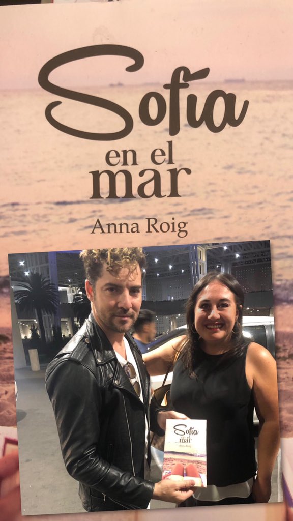 entintasepia's tweet photo. Ya @davidbisbal está empezando a leer #SofíaEnElMar. Esperamos que su romántica historia lo inspire para enriquecer sus magníficas interpretaciones musicales. https://t.co/9SLxMcbhsU