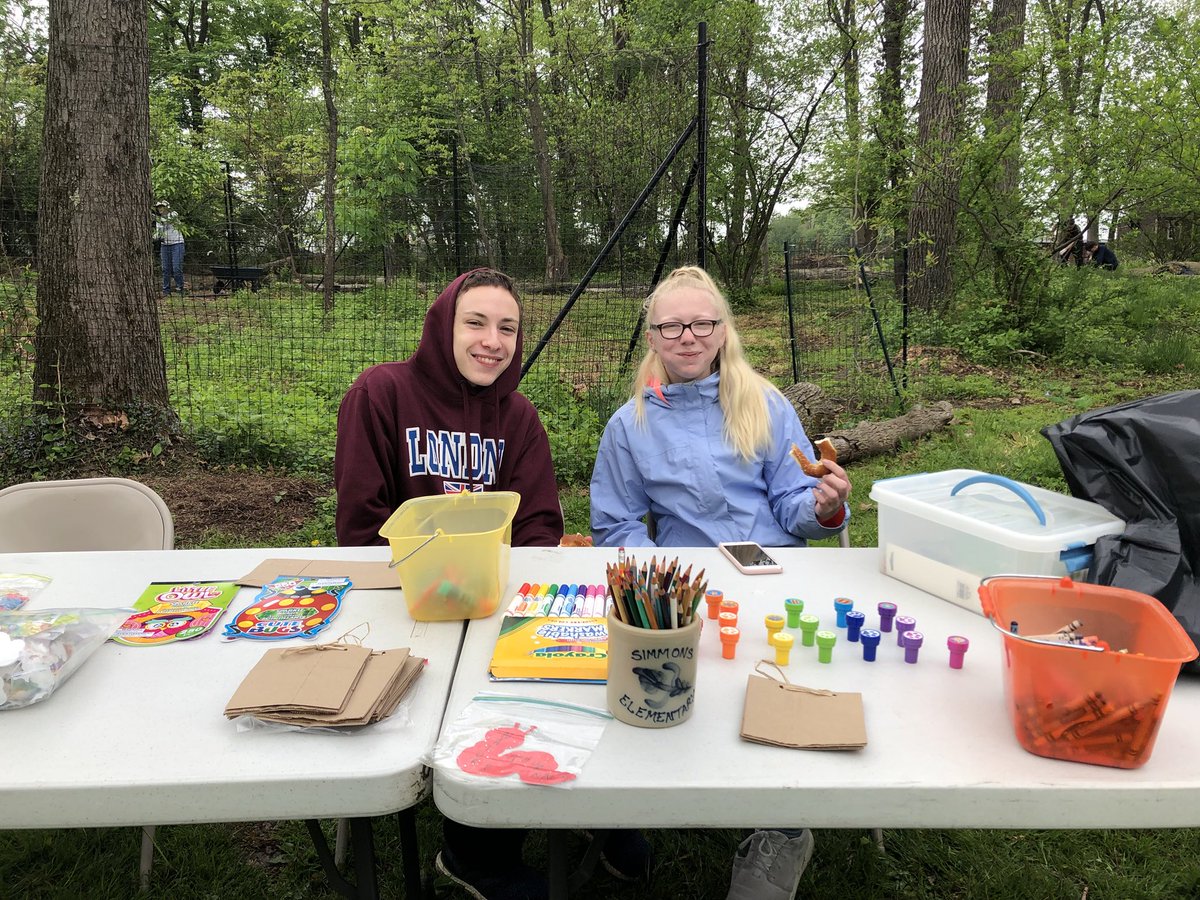 HHJarrettNature's tweet photo. Here are just a few pictures from our Earth Day Celebration yesterday! Thank you to everyone who came to volunteer or attend!🌍 https://t.co/1g2O9Cj6QQ