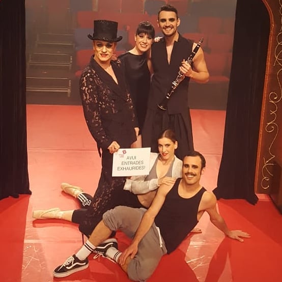 arnaucerda's tweet photo. IMPERDIBLE!Ara m'he emocionat amb "LABERINT STRIPTEASE" @EscenariBrossa . EM DECLARO SEGUIDOR ACÈRRIM D @CiaRGAlonso i la seva directora; el  músic de categoria @JordiCornu;una stripactriu @marsal_laura ;un mossèn brossià @fer_solla...BROSSA EN ESTAT PUR😊😍
 #LaberintStriptease https://t.co/TpjXbQvTgb