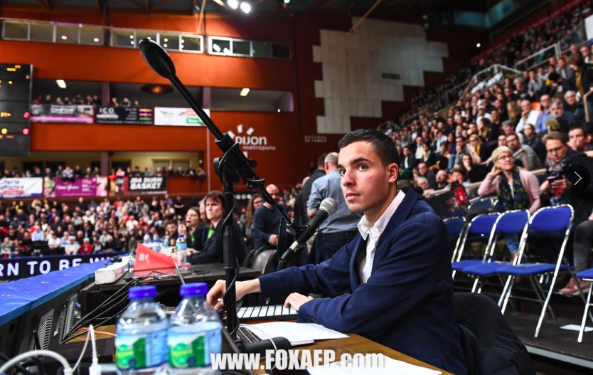 SabriBarnou's tweet photo. Soirée remplie de frissons 👏🏻 merci à la @jdadijonbasket pour cette belle victoire dans le derby et la grande surprise de #DavidHolston qui reste dijonnais encore 2 ans 🎙🔥 https://t.co/ObYgE5CRGs