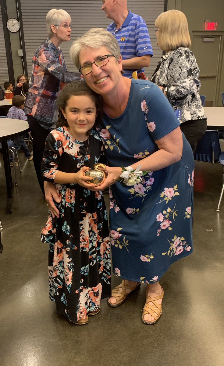 hutchSTEMmagnet's tweet photo. Today we celebrated the retirement of these 2 wonderful ladies- Kindergarten teacher, Mrs. Hoefer &amp; Instructional Support teacher, Mrs. Johnson. They will be greatly missed!♥️ https://t.co/fGOgJN0UOl