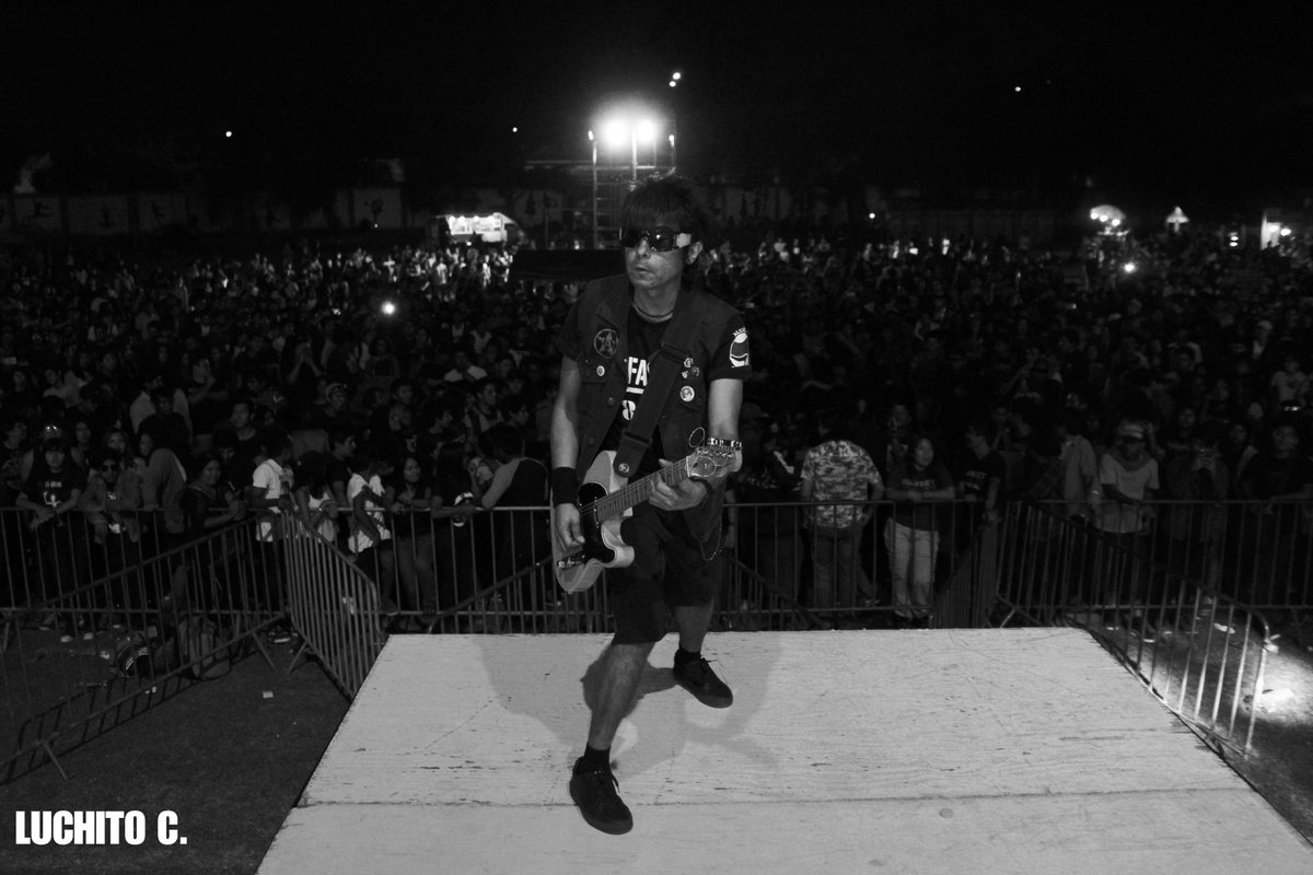 Psicosisska's tweet photo. Hoy es el cumpleaños de @PedroBPsicosis , a dejarle saludos por aquí y por instagram @Psicosisska 
#PsicosisSka #SkaPeruano #RockPeruano #Ska #SkaPeru #PeruSka #SkaLatinoamericano #PedroBejar https://t.co/qsFtXo7zFb