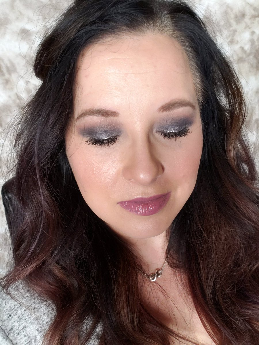 mlove_beauty's tweet photo. #mlovebeauty #lookoftheday #yLooks #younique #DipAndDraw #EpicMascara #BBflawless #TouchPressedPowderFoundation https://t.co/a1mm4pbIXu