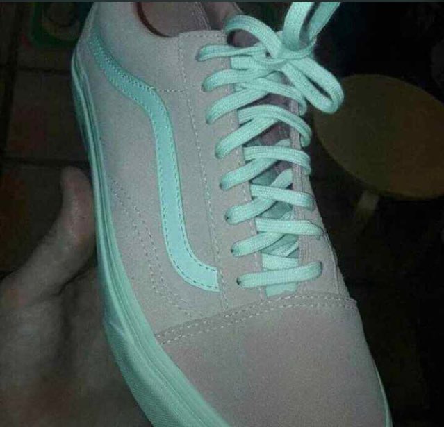 tobistephen's tweet image. All I see is green and grey o... walahi... ioono what others are seeing... #colors #braininmotion #music #Shoes #SundayThoughts #HappyToServe