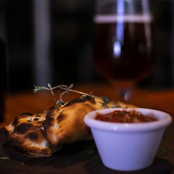 ALMAlbecFest's tweet photo. Menú #ALMAlbec de @GranCiervoBar junto a @BodegasBianchi 🍷🍴 Reservá a través de https://t.co/YSV5qSc32z … o desde la app de @GuiaMendozaGour
#TeInvitamosALMAlbec #MalbecWorldDay https://t.co/JyzheBNgBS