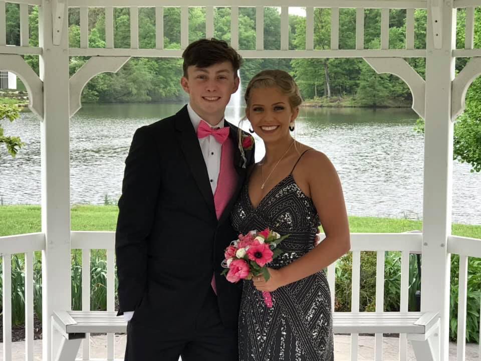 libby_fifer's tweet photo. Prom was amazing w/ you💕 https://t.co/KjYsvdhLIe