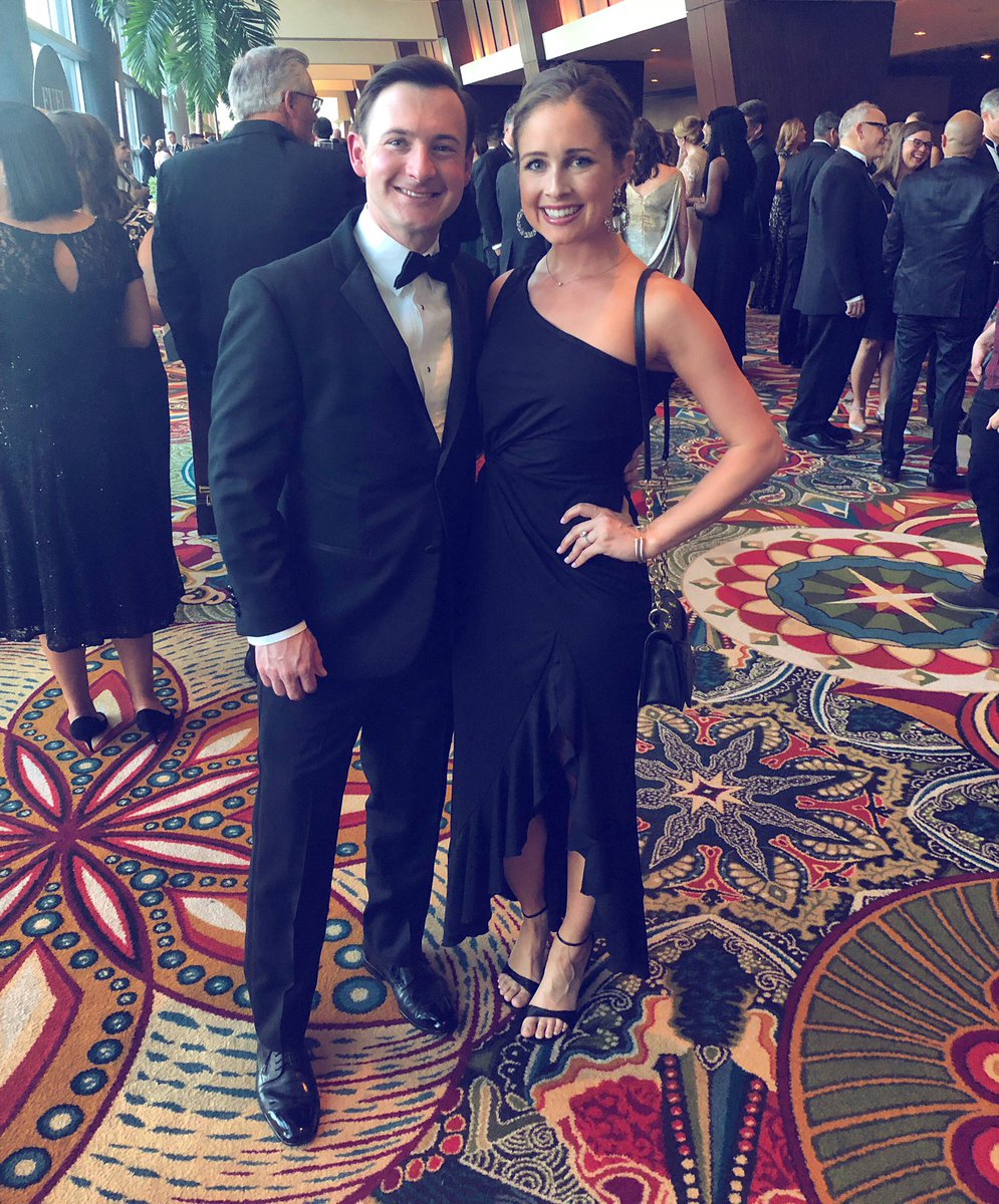 ABC13CourtneyC's tweet photo. Still thinking of the incredible stories we heard at last night’s @memorialhermann #CircleOfLifeGala. So thankful for the Life Flight team, their daily life-saving efforts &amp; generous people that support this cause! 🚁 https://t.co/l1sICzCVRO