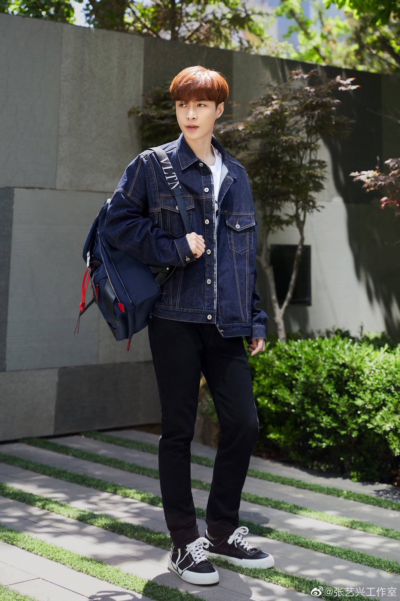 vywyang's tweet photo. See u at New York @layzhang #layzhang #MetGala2019 #ValentinoxLay #ValentinoxLAY https://t.co/QksoIioLzp