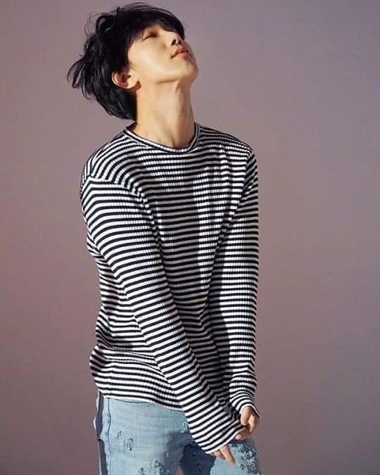 Lshfly3424's tweet photo. How you wake up like this
The yesung way 😍 #Yesung #SUPERJUNIOR https://t.co/aTunQU3Bfx