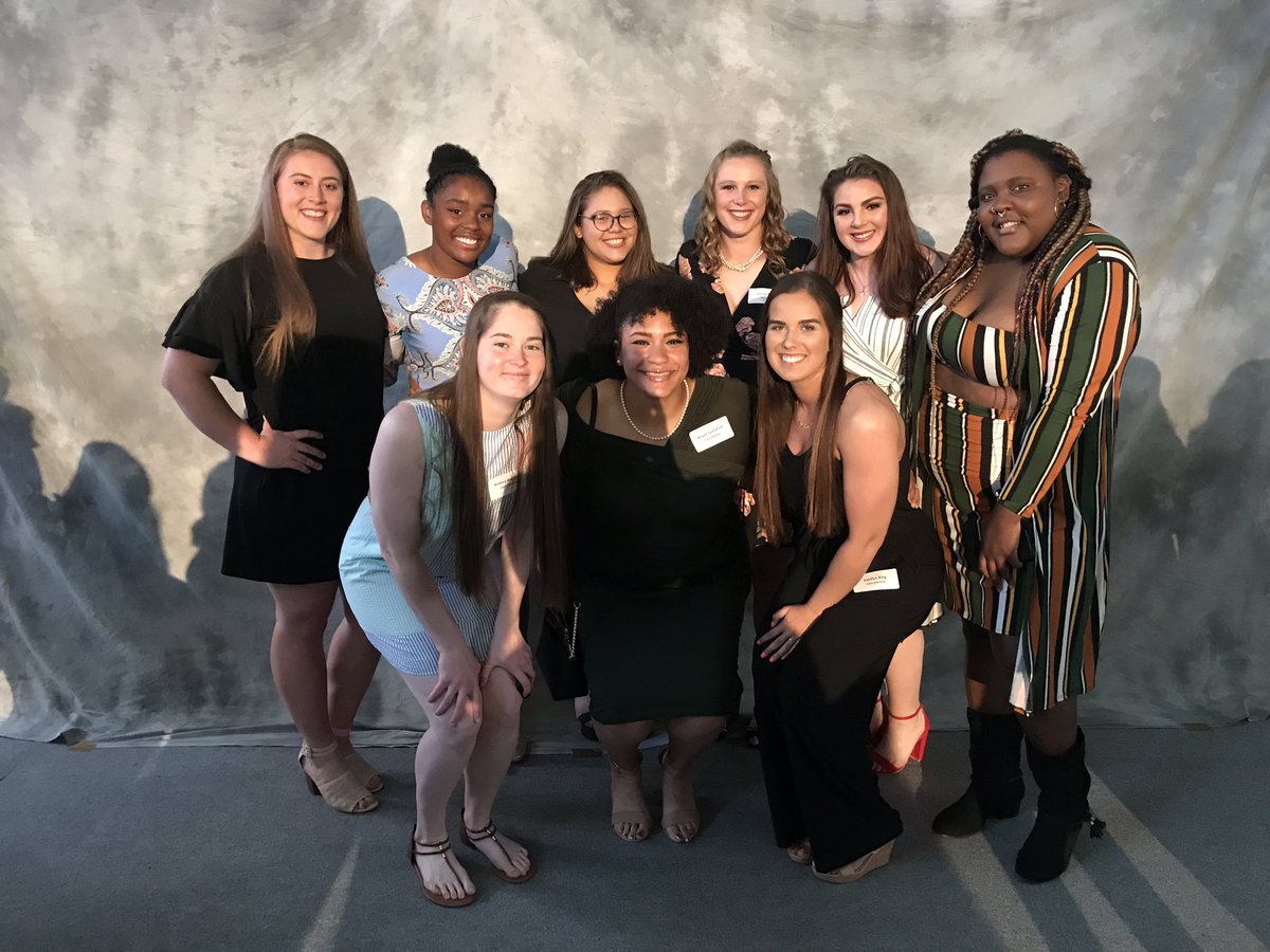 aliyahgustafson's tweet photo. track and field! #flyestfalcon https://t.co/Hw85MblGtp