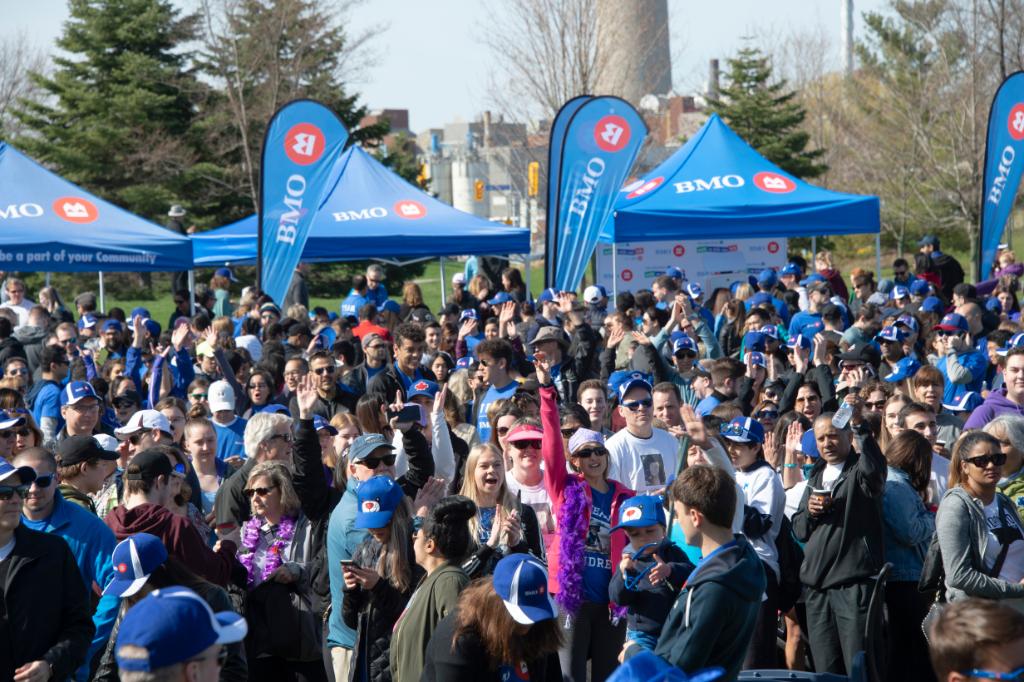 BMO's tweet photo. As #WalksoKidsCanTalk comes to a close, we’d like to thank all those who’ve taken the time to donate, volunteer, and participate in this year’s Walk in support of @KidsHelpPhone. Together, we can make a difference and ensure the well-being for all young people. #BMOhelps https://t.co/0pNA2iLgC4