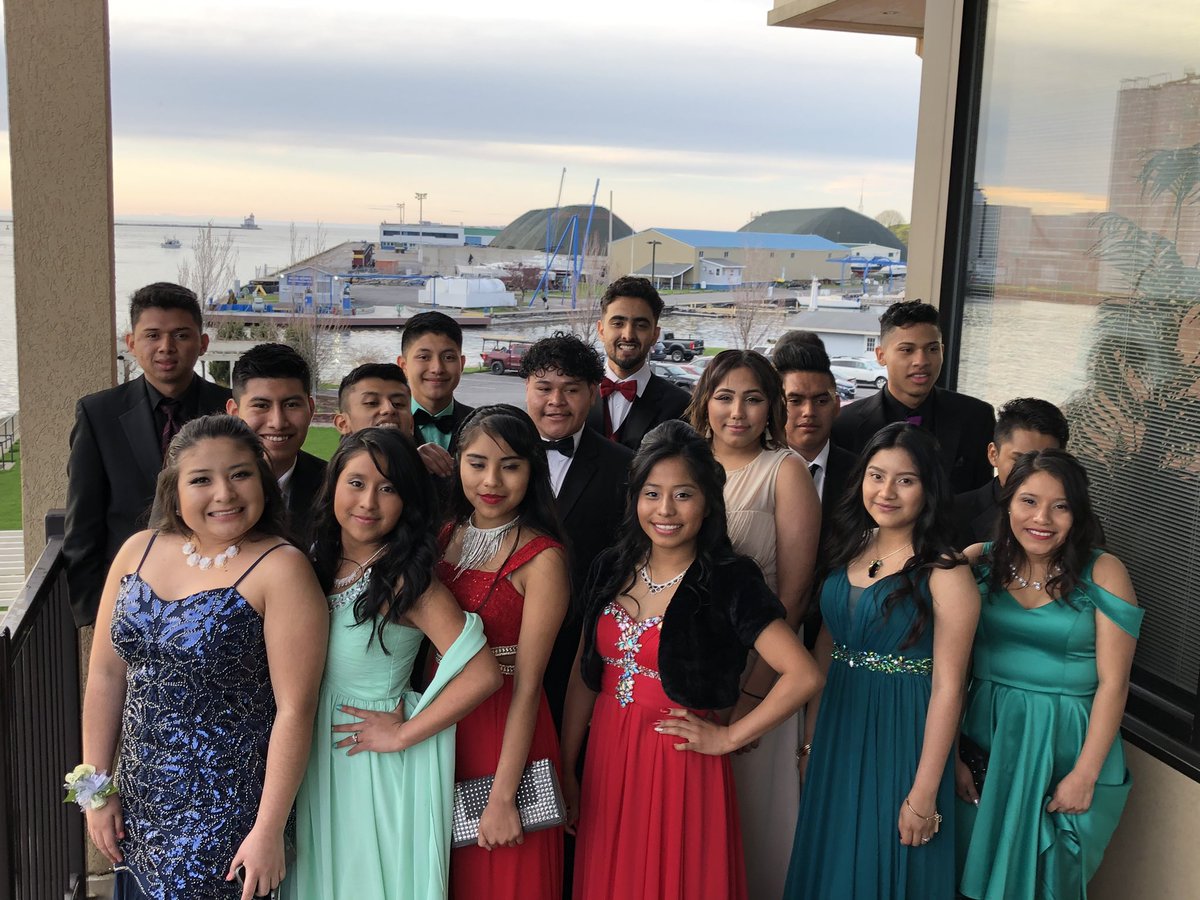 ShannonTurley4's tweet photo. Had a great time at prom this weekend! Huge thank you to @rubytuesday @mcopani1 @SydDellAquila #prom2019 #memories #lovethem https://t.co/6ima84k2Bv