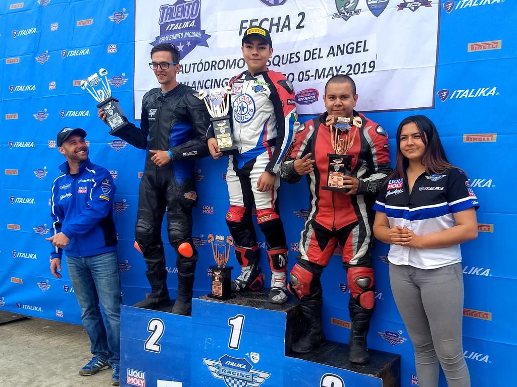 ItalikaRacing's tweet photo. 👦🏻 👧🏼 🛵 🏆
Fecha 2 | Campeonato Nacional Talento ITALIKA
Ganadores de la #WSCupMx:
🥇 Víctor Pérez de León
🥈 Miguel Capdeville
🥉 Antonio Ortega
#DescubriendoTalentos #FormandoTalentos
@ItalikaOficial @Pirelli_Moto_MX @liquiMolyzate @RacingBikemx https://t.co/16jk5xcwvJ