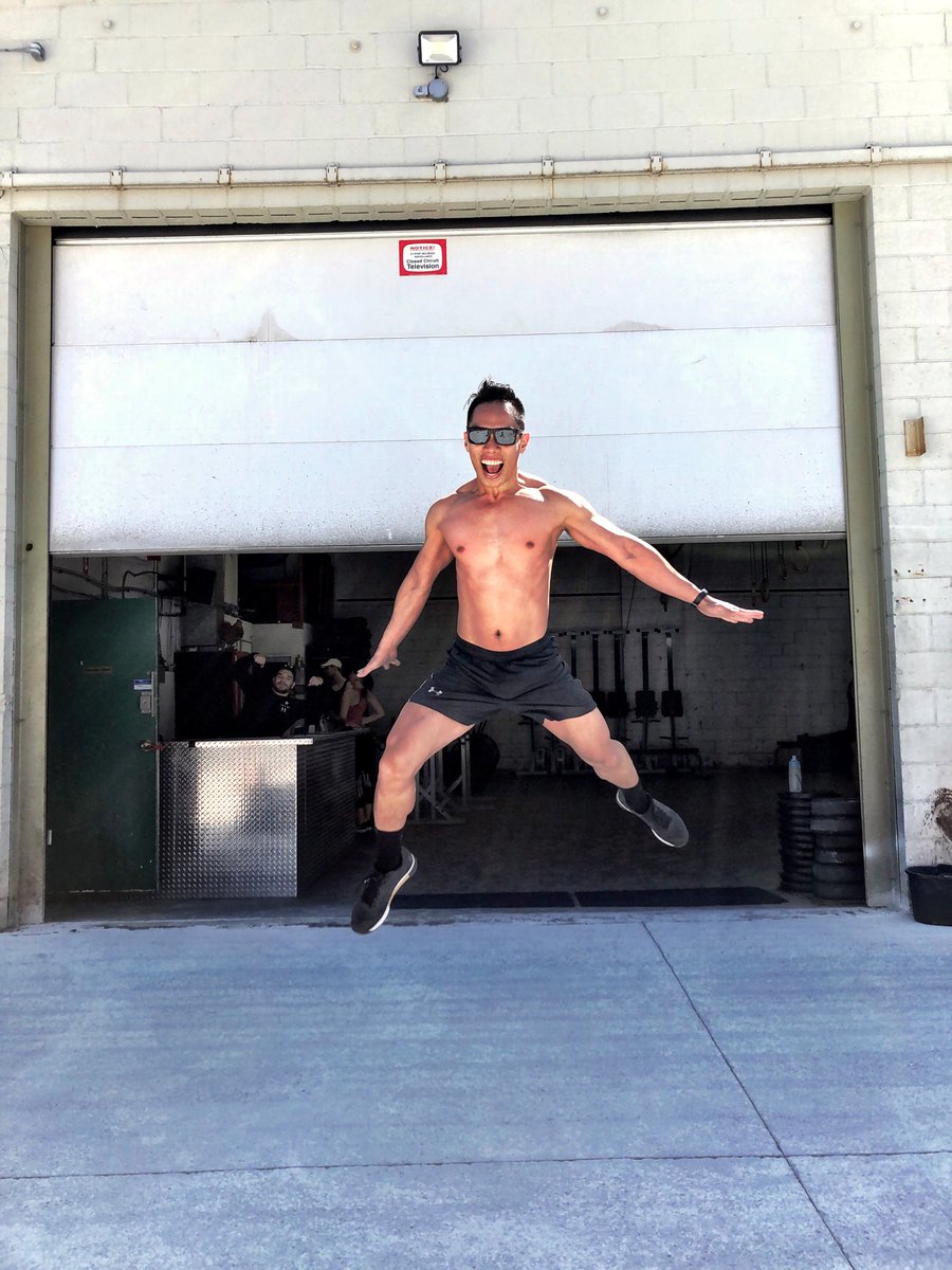 kcclaveria's tweet photo. A #jumpingpic to celebrate 1️⃣ not being sick, 2️⃣ getting to WOD outside, and 3️⃣ doing back-to-back Sunday classes @crossfitbc again. 💁🏽♂️ 💁🏽♂️ 💁🏽♂️ #crossfit https://t.co/SjXGIsWeip