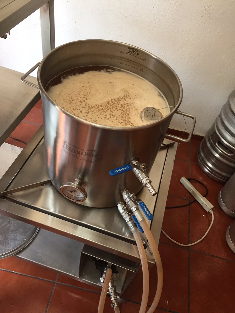 Beermanner's tweet photo. Domingo de #HacerChela , #CervezaArtesanal #AmericanPaleAle en nuestro #EquipoBeermanner #HomeBrewing https://t.co/2RWStl7rdx https://t.co/EzohNN4v15