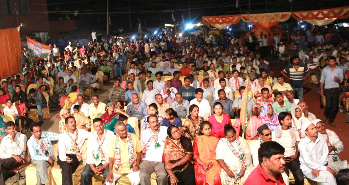 pawanbansal_chd's tweet photo. $चंडीगढ़ की कालोनी नंबर  में भाजपा कभी सुध लेने नहीं अाई,लोगों के लिए वर्षों ने मलोया में मकान बने है,लोग को असली चाभी तक नहीं दी गई,#कांग्रेस सत्ता में आते ही सबसे पहले लोगों को  मकानों में प्रवेश करवाएगी। यहां श्री @AnandSharmaINC ने भी जनता को संबोधित किया। #Chandigarh https://t.co/Bsl8m54wDQ
