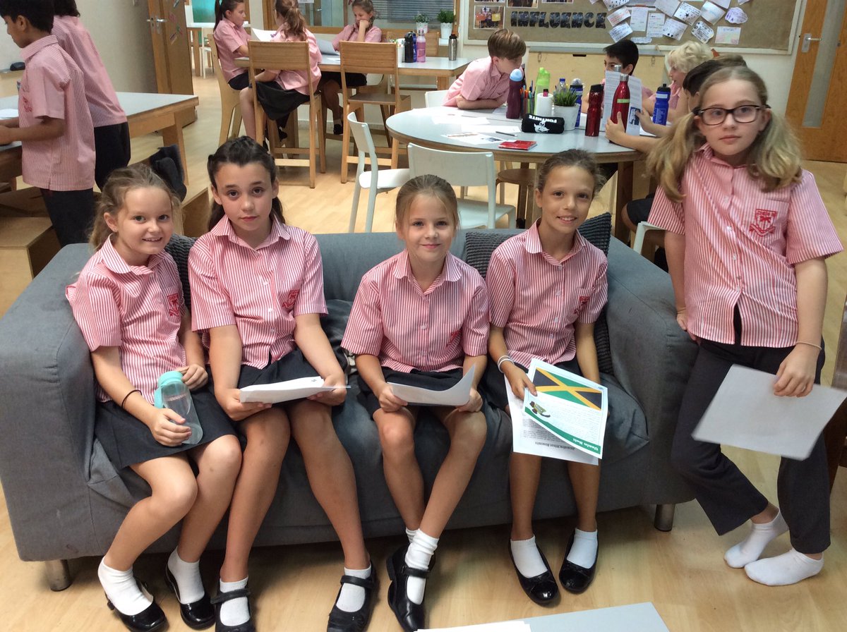 DESSyear5's tweet photo. Reading a variety of biographies in Literacy today @Dessdubai #dess_yearfive_orange #IdentifyFeaturesOfABiography https://t.co/hLcFCSb3bZ