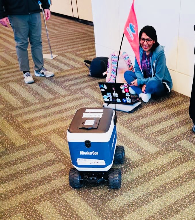 EdithPuclla's tweet image. #DockerCon2019  @kiwicampus  🚎🍬