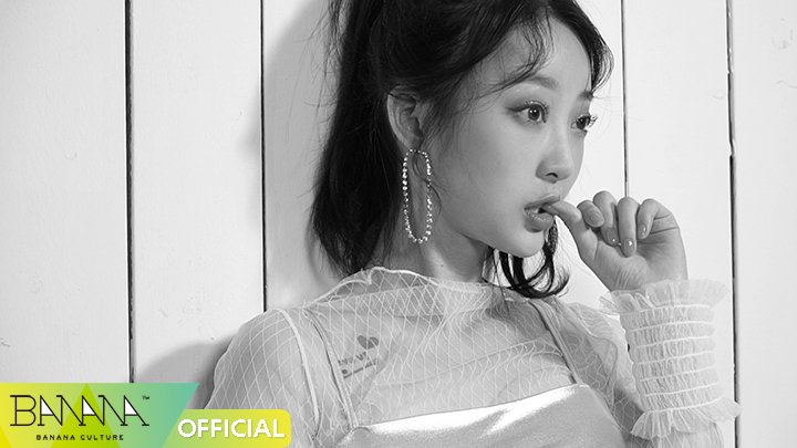 EXIDofficial's tweet photo. [SPOILER VIDEO#2] [V단독] EXID ‘ME&amp;YOU’ COMEBACK

▶ https://t.co/wO18LS61P1

#EXID #솔지 #LE #하니 #혜린 #정화 #20190515_6PM  #미앤유 #아끼지마 https://t.co/rDxIuT85iB