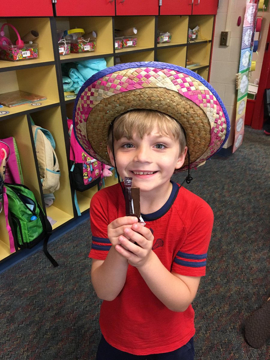 MrsMartinSmiles's tweet photo. #CincoDeMayo #MakeLearningFun #FunIn1Grade ๐ฒ๐ฝ ๐ถ๐ฅ๐ฎ @angardner06 @RossRams1 https://t.co/KMUgWZXkIi