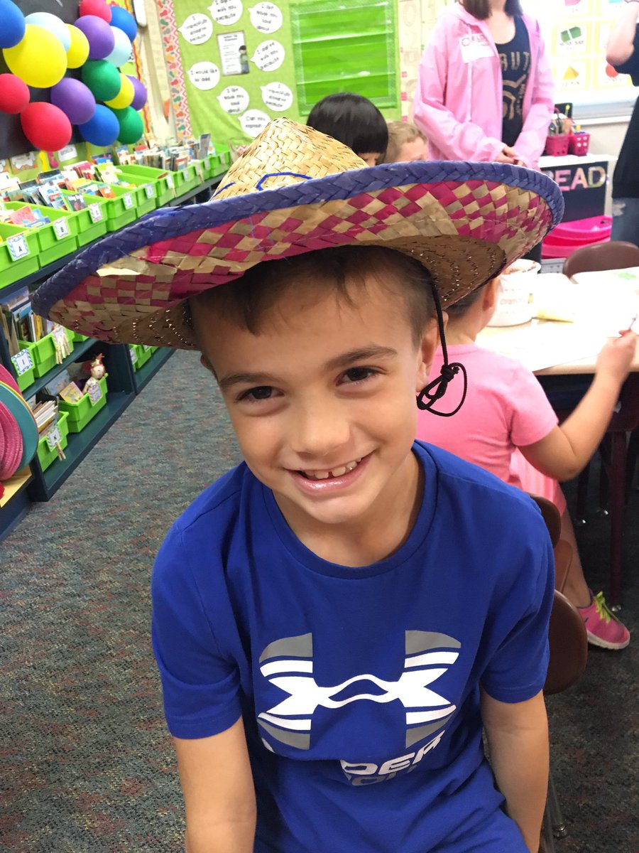 MrsMartinSmiles's tweet photo. #CincoDeMayo #MakeLearningFun #FunIn1Grade ๐ฒ๐ฝ ๐ถ๐ฅ๐ฎ @angardner06 @RossRams1 https://t.co/Veu5LccveY