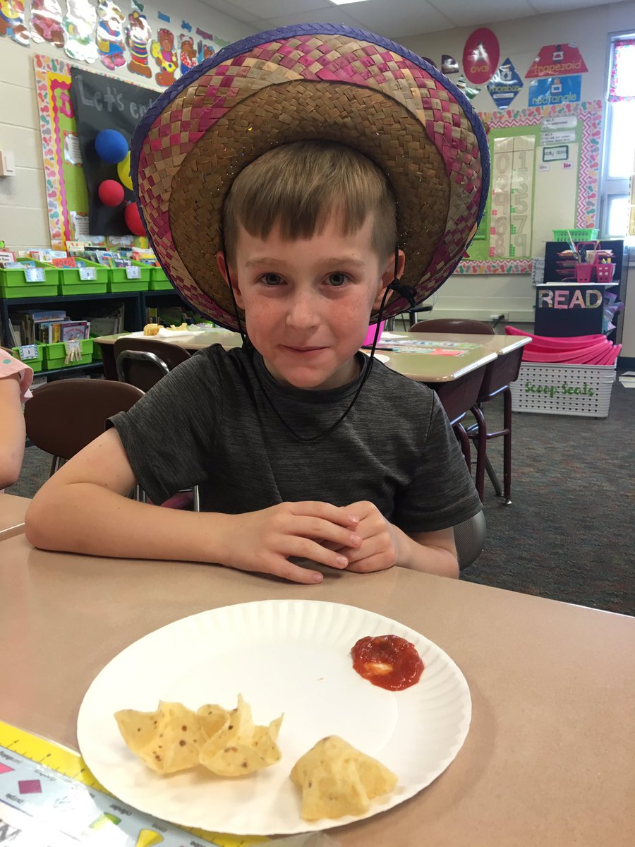MrsMartinSmiles's tweet photo. #CincoDeMayo #MakeLearningFun #FunIn1Grade ๐ฒ๐ฝ ๐ถ๐ฅ๐ฎ @angardner06 @RossRams1 https://t.co/zHf3EEQk8H