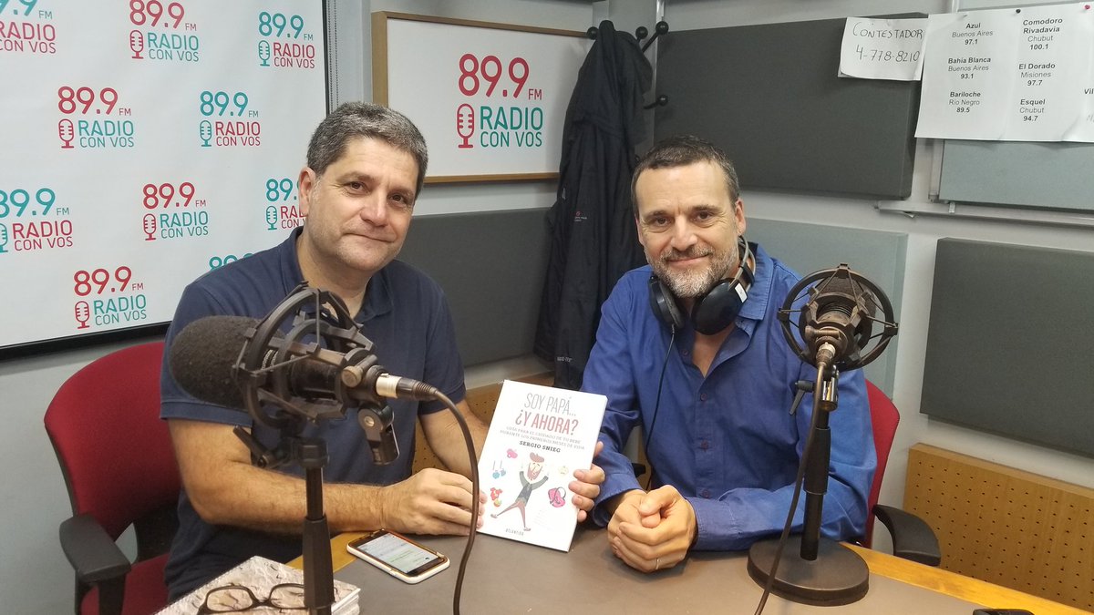 Myria_web3's tweet photo. AHORA | En @ReSaludable nos visita @SergioSnieg para hablar de su libro: "Soy papá, ¿y ahora?", guía para el cuidado de tu bebé durante los primeros meses de vida. https://t.co/9NweTN31it