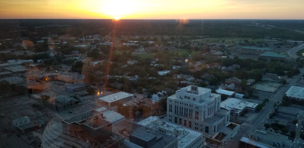 Lanisb's tweet photo. Loving the sunset. Mobile, AL. 34th floor of the Dauphin building. #almcon19 https://t.co/KhyS4TmGeC
