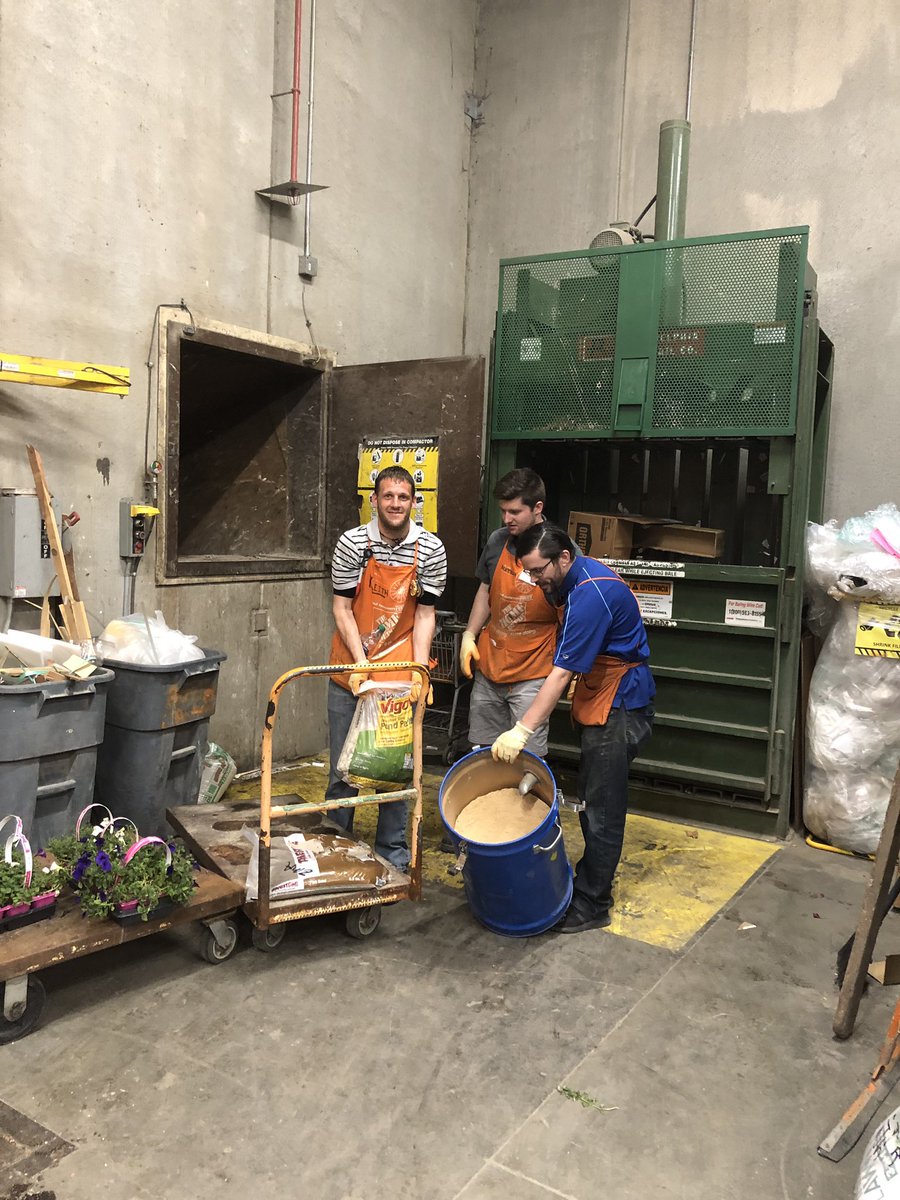 Daddyz55's tweet photo. Gloving it up on a MILLION DOLLAR Sunday!!!#3203makesithappen @belford_melissa @larry_robidoux @MattWorkmanTHD @ChaoxCJ https://t.co/2LmUvzbkwd