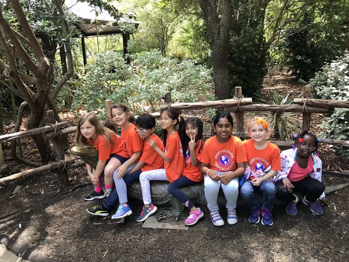 firsthildebrand's tweet photo. The First Graders Had a Wonderful Time on a Beautiful Day at The Fort Worth Zoo!!!! @DCEtrailblazers #DCE20 https://t.co/UOLpQTAaZW