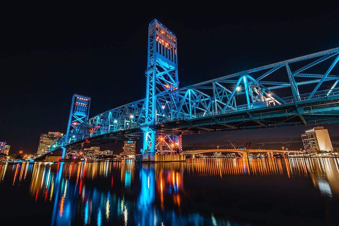 Visit_Jax's tweet photo. Goodnight Jax! ✨ #onlyinjax #visitjacksonville #lovefl #dtjax #mainstreetbridge photo:gvarkanis_photography https://t.co/ZOv7VUv5dI https://t.co/qUuuEixOgL