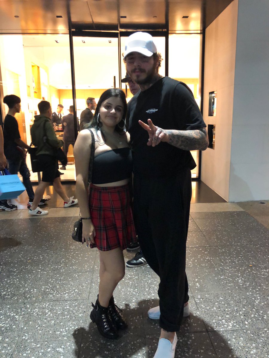 purelymalone's tweet photo. i met the dude who saved my life, i met the most humble person on the entire planet, i met @PostMalone https://t.co/4aKHmMIKx7