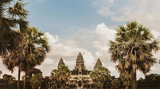 isbalcio's tweet photo. This was one heckin heater of a day in Cambodia but I'd do it again 🥵
.
.
.
.
#siemreap #ankorwat #cambodia #travelcouple #travelgoals #travelmore #earthpix #earthfocus #artofvisuals #stayandwander #wanderlust #adventure #neverstopexploring #keepitwi… https://t.co/iSfveL9r6D https://t.co/3kpiJvsakj