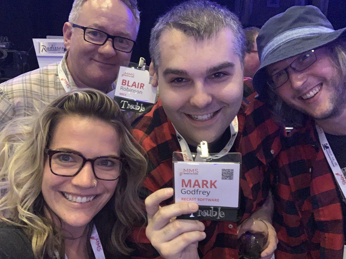 bredvick's tweet photo. Selfie with a sponsor✔️ #RecastSoftware @altrhombus @Geodesicz https://t.co/9uhgLDQjhP