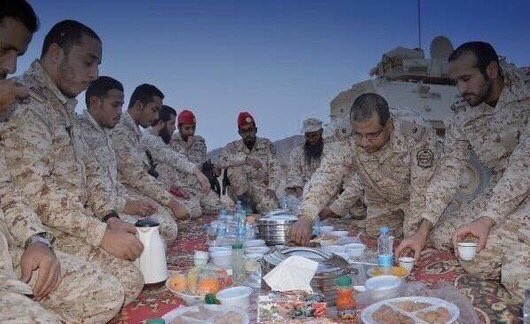 bne_3mr's tweet photo. اللهم إننا نستودعك أخواننا المرابطين في
#الحد_الجنوبي 
ومن معهم أجعل في كل خطوة لهم سلامة، قوي عزمهم وشدَّ ازرهم وانصرهم على عدوك وعدوهم ،
واعنهم يارب على صيام شهر #رمضان
وردهم لنا رداً جميلَ سالم غانم معافى، يااااارب https://t.co/soVczMdR9q