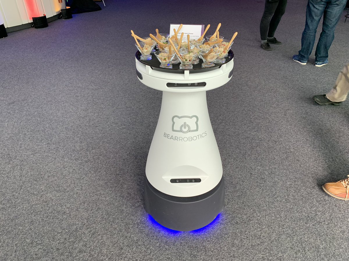 lukwam's tweet photo. Robot server at Google MP7. #gdgglobalsummit https://t.co/l8Zl3a2BXr