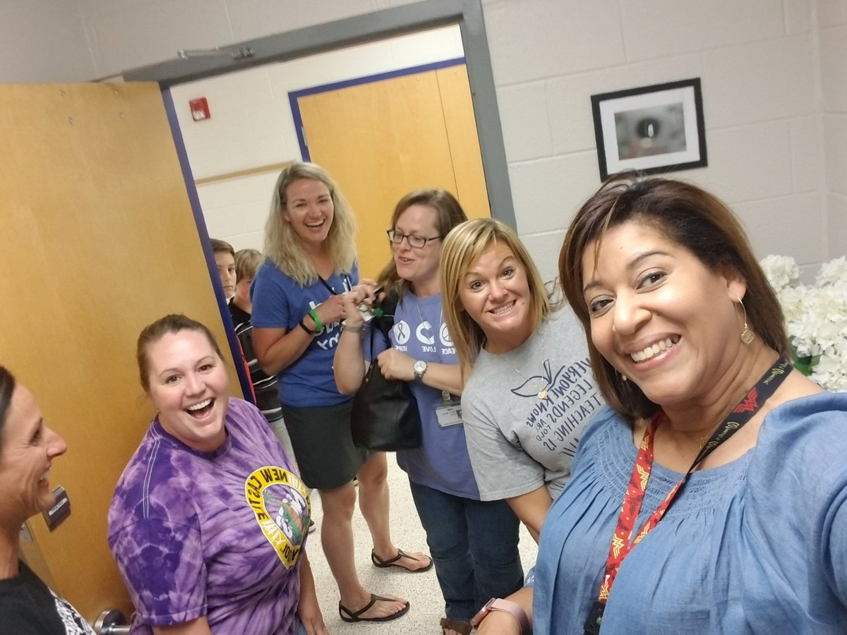 MrsIvysDesk's tweet photo. Walked into the teacher's bathroom and found this lovely pinterest-y remodel! We just had to pose for teacher's-bathroom-selfie! Thank you @dragon_pta! Everything you do for the NCES teachers and staff is appreciated 😊✔👍 #pta #nces #teacherlife https://t.co/zvSOUQpeJQ