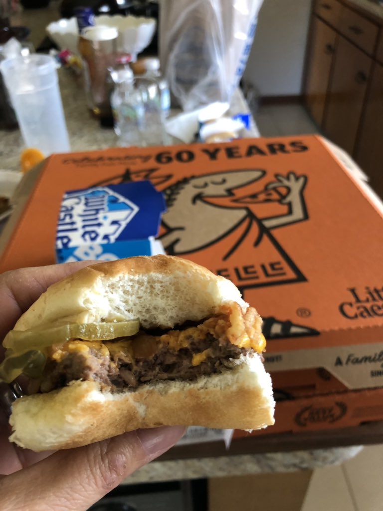 rachelkonrad's tweet photo. Delicious and all-new new #impossibleburger alert: the BBQ #impossibleslider at @WhiteCastle! Aunt Grace approved during a family fast-food bingefest on the farm. https://t.co/sIP9EzapzW