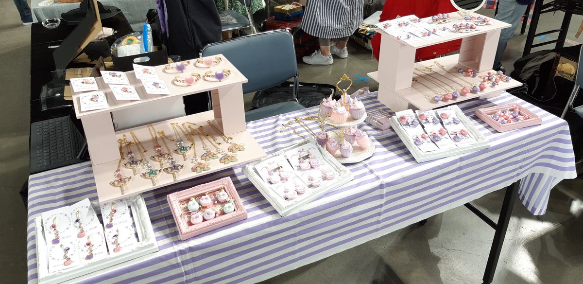 story_drop's tweet photo. #モノヴィレ2019 始まりましたー！

B-181「アリスのお茶会」で待ってます✨
@luca_mysga との合同ブース！
２人でお揃いのお洋服でお待ちしてます(* >ω<) https://t.co/kBmIrQYuV1