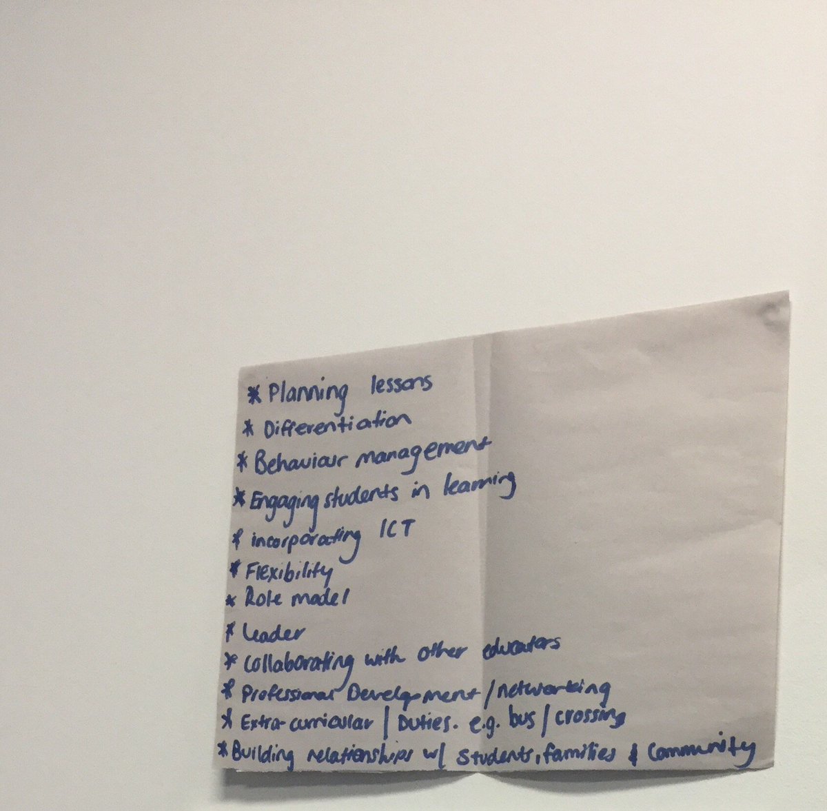 ACU_sjl's tweet photo. We discussed what we believe are the roles and responsibilities of teachers. What does everyone else think the roles of teachers are? #ACUedu_p https://t.co/aMR7zRZmja
