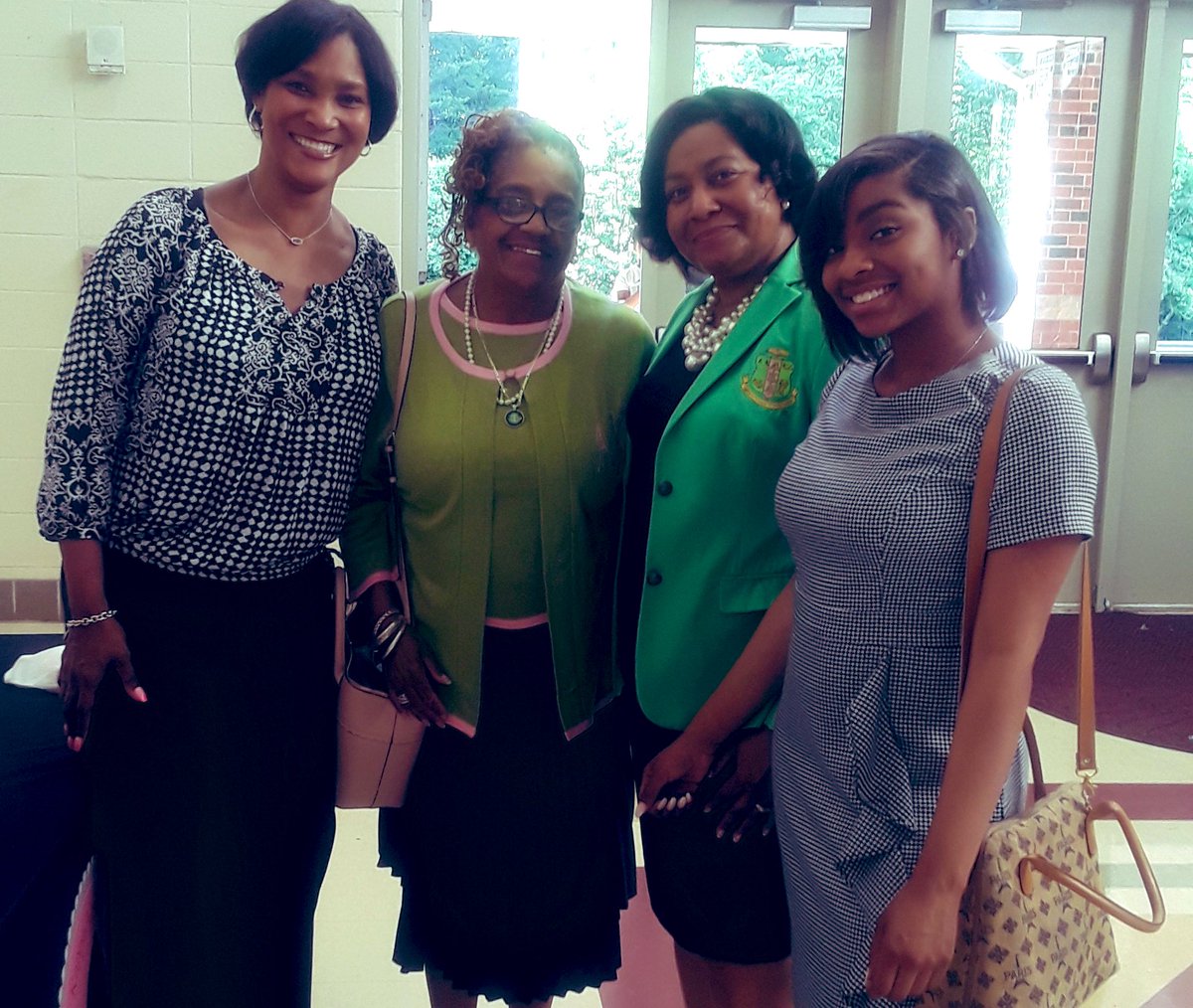 drmysavage's tweet photo. Thank you @kimberlycmoss for supporting @GEARUPBham students from #WenonahHighSchool and #RamsayHighSchool who performed in today's Fine Arts Expo https://t.co/7VbdBEYXOr